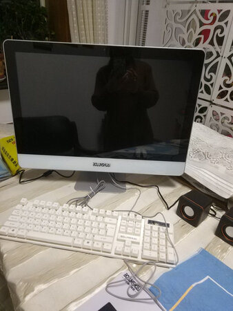 外形美观，还送音响。感觉很好。刚用了下网速还很快，用用看在评价。给个赞?