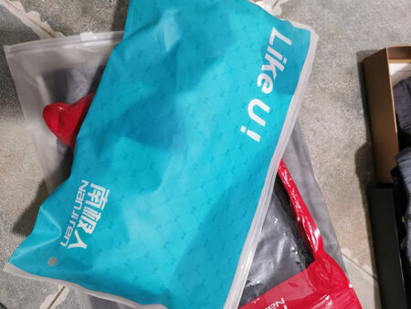 这个袜子的凑单买的，太可爱的图案，不过含棉量不太高，舒服度一般般，就是非常好看，哈哈
