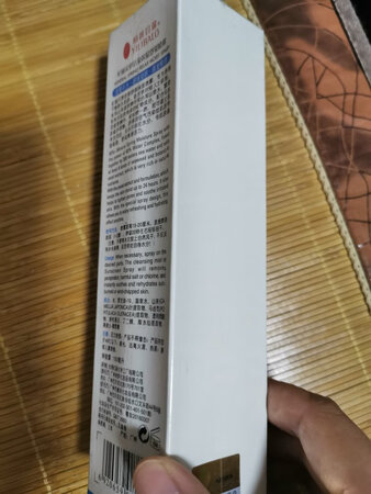 看这生产日期和外包装这是仓底货吗？