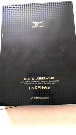 刚收到，看着不错是正品，想信七匹狼这个品牌。