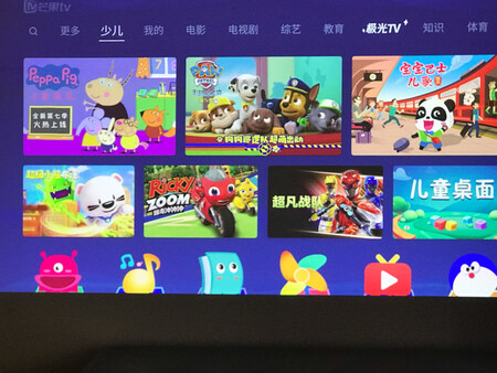 画面很清晰，白天也不影响观看，音响效果也很好