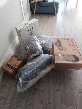 京东自营的一堆快递，还没打开～