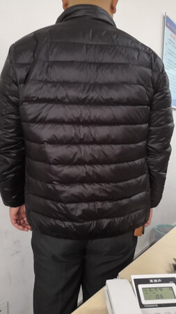 衣服很好，价格实惠，比11还便宜