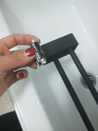 带的胶是坏的 都硬了 让我们怎么用