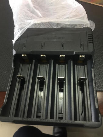 双十一大促，正好需要购买这个，专门下了一单！单个包装，卫生又方便，是居家、旅行常备之物！价格自我感觉还能接受。但是感觉做工很一般，还是USB口的，充电时间可能会比较长！发货快，送货快，快递师傅不错，很热情，赞一个！具体使用情况等用过后再来评价！现在在京东购物成了日常生活不可缺少的事！