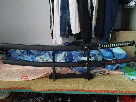 非常棒非常nice，很闪很亮，重量比我先前买的钢刀轻很多