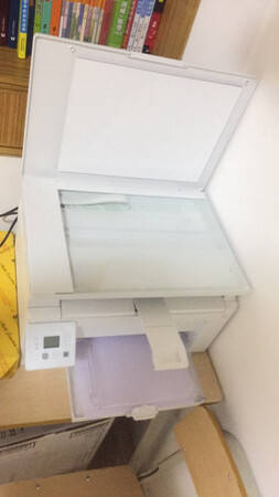 产品包装：昨天下单，今天中午就到了。机子包装挺好的，基本上不用怎么整理，拿出来就可以直接用。我用苹果手提，连wifi就可以直接自行下载，好用。
操作难易：简单