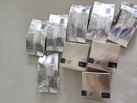 外形外观：之前一直使用别的牌子的，双十一前就开始留意这个牌子了，外形外观看起来非常不错。但是价格还是没有优势。终于等到双十一那天特价，于是买了三盒，送了六个备用的，看起来有一大堆了。可是使用折扣卷之后其实才几十块钱。价格非常美丽。
