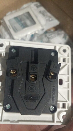 一共买了2600多元西门子开关和插座，正品，品质杠杠滴