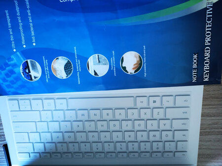 送货速度比较慢。键盘膜完美适用于surface book 2。好评好评。