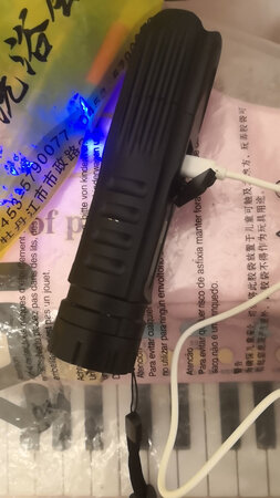 掉漆，不是说烤漆不掉漆的吗，刚到货就掉漆。照一会就会热不知道能不能持久使用。