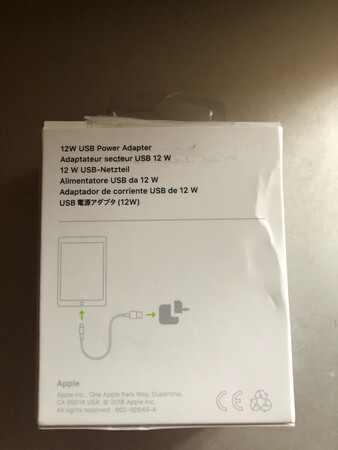 做工质感：还不错,苹果品牌这点应该是可以的
充电速度：充电也是就那个样子，苹果不以快充为卖点的
便携性能：小巧玲珑，份量不算太重，便携方便
安全性能：才用不久，安全性能该是值得信任的吧
其他特色：就是配给iPad用的，不需要其他用处