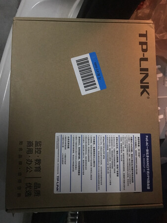 看中的是，有线千兆 poe，还能管理poe，直接丢信息箱里解决问题，无线用ap接出来 能接20个，别墅用也够了