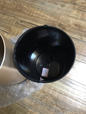终于收到了，收货跟取经似的，历经磨难终于收到货了，挺喜欢的，足够大，开合挺静音的，外观颜色与图片一致，希望能用久一点