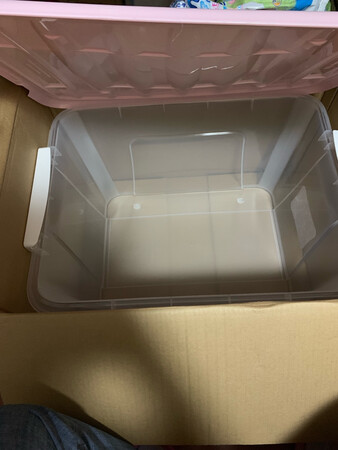 容量非常大 可以装很多东西 而且材质也比较厚实 颜色很漂亮 茶花在塑料界也是数一数二的 质量还是比较放心的，而且塑料的透明度很不错 塑料的透明度很不错 塑料的透明度很不错 重要的必须说三遍 ，三个一组，送到的时候包装完整无磕碰 用来装杂物很实用