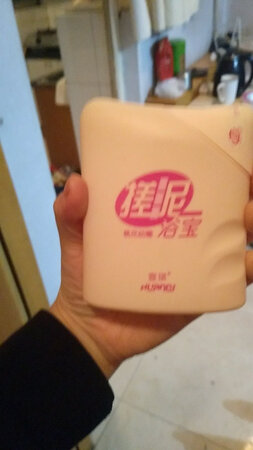 这个不知道是不是心理作用，用完之后皮肤有点滑。做活动不到十块钱。京东自营购买快递很快，上午购买，下午送到。无论是质量还是性价比，都是不错的。至于去死皮的功效，我也不知道。但是确实有很多疙瘩。反正还是不错的，可以购买。