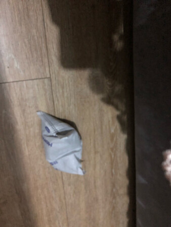 一口气买了五十多斤活性炭，赠送了检测盒，看着应该是在0.1-0.2之间。先用用看，不过看外观质量还不错，快递小哥给力，双十一把两大箱送到家门口，很敬业。活性炭吸甲醛一定要使用一段时间之后把它暴晒几个小时，要不然又释放回去了。估计够我用几个月的了