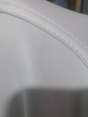 一星吧，因为发现了黄色的油污，黑色的印记！多处，自营的就这品质，我怀疑是别人穿过退的，刚拿到快递，就发现了，