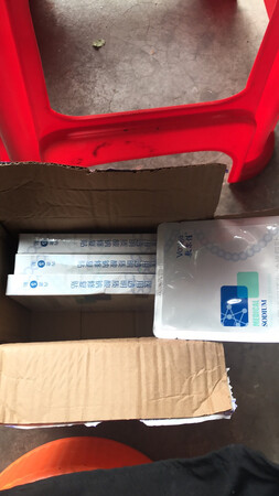 朋友推荐的  我脸上长好多痘痘  听说效果不错   用了再来追评
