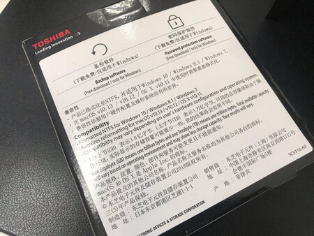 外观材质：确实很薄，能满足随身携带的需求
体积容量：实际是931G，基本合格
传输速度：传输速度很快