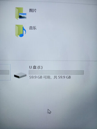 外观材质：很好，精致
体积容量：64G，可用空间59.9，足够日常使用
传输速度：速度非常快
使用场景：双接头，手机，电脑都可以连接。