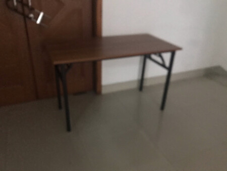 轻巧方便，很实用的一款桌子