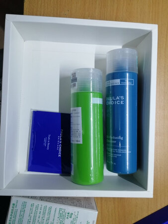 包装看起来很好，还没用，不知道怎么样，不过评价很高。很温和的洗面奶，不刺激，不会过度清洁，对敏感肌很友好。