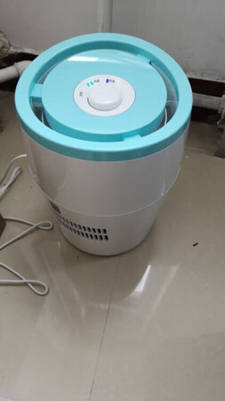 外形设计：外观简洁大小适中 白色的外观很百搭
水箱容量：有点小 但结合加适量还算可以吧 要是能大点就完美了
运行声音：没有什么噪音很满意 比想象中的小 不会比超声的声音大多少
加湿效果：很不错 一个晚上水箱就空了
雾量大小：没有白雾是买这个的理由 整体来说真心满意  
关键价格很便宜  之后降价还申请了保价 反了差额 好好