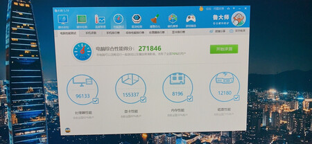 评分检测：鲁大师跑分27+
运行速度：很快  开机十秒
游戏效果：玩绝地求生 很流畅
外形外观：很喜欢，
安装难度：显卡的自己按，不过客服给了安装视频，看了后自己几分钟几天搞定了，