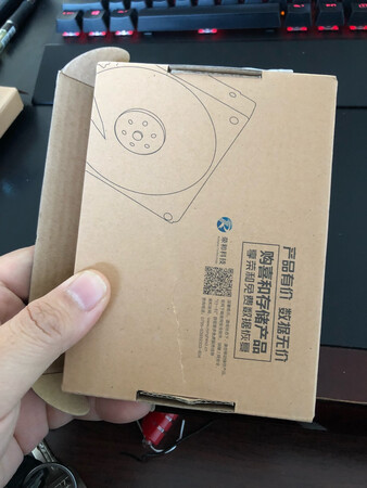 盒子破了一点点，不过不要紧，晚上回家装上试试看，物流很快！很喜欢京东物流！