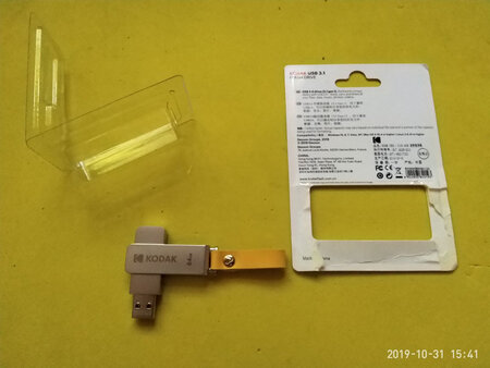 做工和质感都很不错，传输速度比我那USB2.0的快了不止一点，唯一觉得不足的就是没有状态指示灯