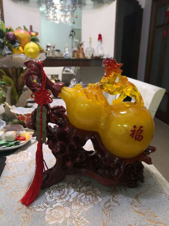 招财葫芦好漂亮，色泽鲜艳。物流飞快，昨天订的，今天货到。快递小伙子也很负责