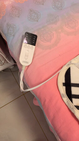 颜色图案：图案好看，漂亮。
面料材质：摸着很舒服。