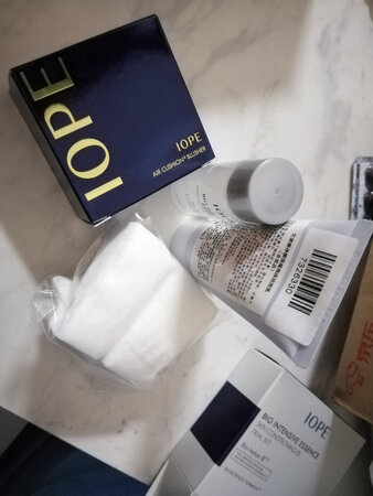 宝贝收到了，很满意的一次购物。自然方便。还送了小礼物都用的上。谢谢店主了。物流真的一级棒??