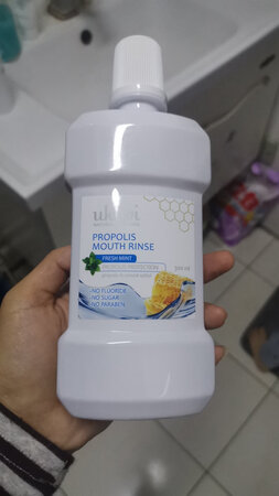 很大一瓶，吃完饭不能立刻刷牙可以先用漱口水，好评