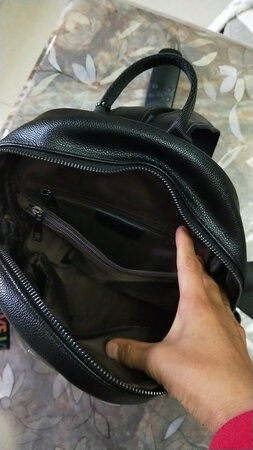 包包的质量很好，做工也很精细，包里面空间也很大，看重的朋友们双十一快到了更优惠，快下手。