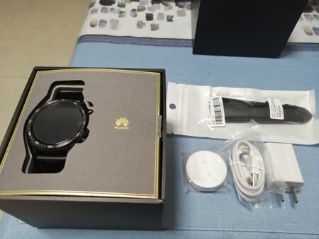 双十一活动终于等到你，送货速度超快，卖家服务热情，可变换表盘挺不错，其他功能还在进一步研究。