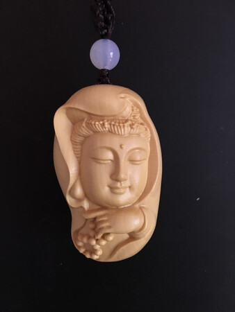 此观音头像小巧玲珑，看起来也很精致，让人爱不释手。好好收藏。感谢提供的保养服务。