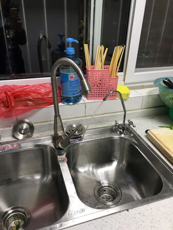 收到货后当天就安排师傅来安装了，售后服务非常耐心专业，安装效率很快，沁园牌的值得信赖