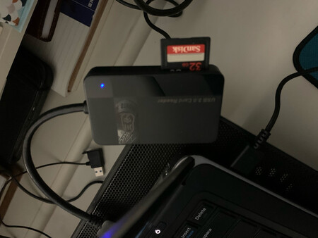 送货速度很快，效率高。做工很好，试了一下读取速度比老的那个快多了，USB3.0还是快！稳定性还要多用几次才能知道。不过有个问题，我的sandisk的sd卡取出的时候容易被卡槽边缘卡住。