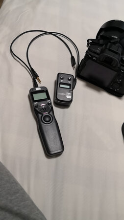 小东西还是不错，这样我的佳能和索尼都能够无线控制了。
商家也挺好的，服务热情，解答问题耐心，谢谢！下次需要还会再来。
另外，在京东买东西还是很放心的，我经常在京东购物，包括买贵重物品。