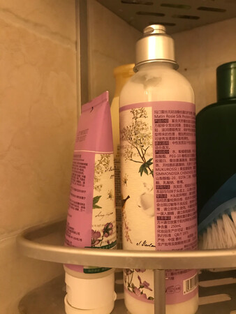 之前给老婆买的这个牌子的洗发水，老婆说还可以，就让买了这个护发素