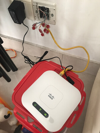 已经用了两天了才来评价。信号稳定，设定简单，还有强大的管理功能，国际大品牌就是非同凡响。
双十一送货，隔天到货，京东自营就是靠谱！