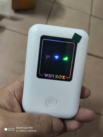 上网宝很棒，发货速度快第二天就收到了，表面是格子纹理的手感很好，2100毫安时的电池新电池不带电没有测试续航能力，送的物联卡没有使用，装的自己的手机卡信号满格网速和手机一样快，客服服务态度很好能耐心解答各种问题，京东的活动给力使用京豆和红包后几乎以一个零头的价拿下了，用的来说是一次非常满意的购物。