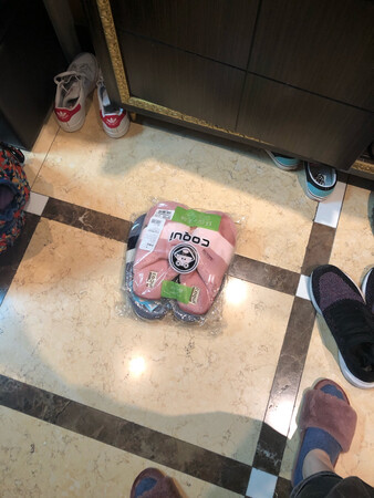 一起买了很多双，双十一活动比较划算，三免一！