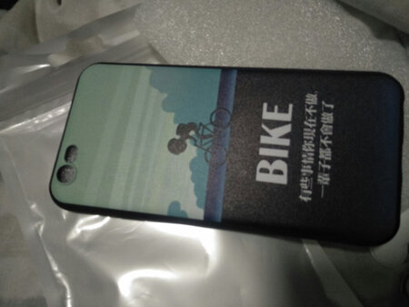 快递速度挺快的，手机壳手感不错，满意！