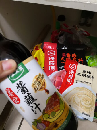 郫县豆瓣酱已经成为我做饭不可或缺的佐料，一直用这个品牌，特别好吃还方便，冬天是吃火锅的季节，在家吃，既方便又卫生，也健康。至于酱油，我看明星厨房都在用，所以肯定差不了，况且太太乐是大品牌，一直相信品牌的力量，也相信京东的品质，快过春节了，多准备一些，买买买买