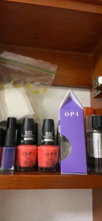 特别好，满满一柜子的OPI