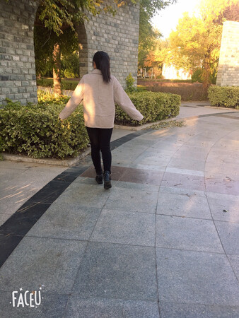 衣服到了，物流很快，包装完整，面料很舒服，买了三件风格不一样，每一款都好喜欢！朋友也说好看！满意