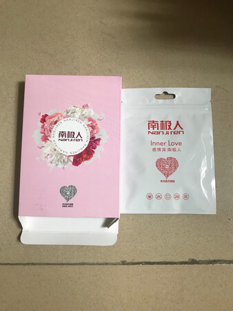 穿礼服，穿内衣会显出痕迹，买来这个，不会凸点，但是老婆反映还是有点闷，撕下来的挺粘的，有点痛，也不是经常用，还是可以的。